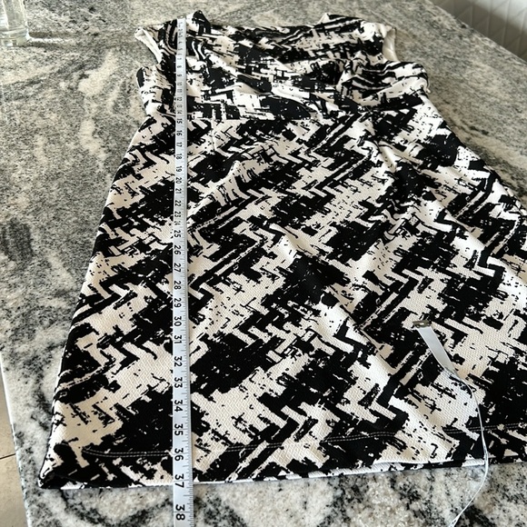 Jones New York Dress, size 12, black and white sleeveless, with side zipper - Picture 9 of 9